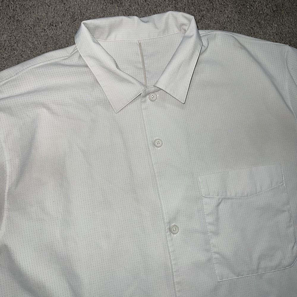 Lululemon Button Up Collar Short Sleeve Shirt Cream Size Medium